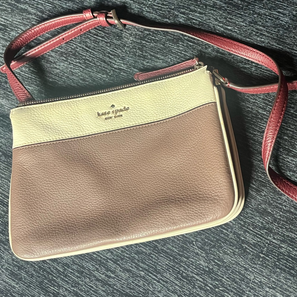 Kate Spade Crossbody. Worm a few times. No stains on the inside.
